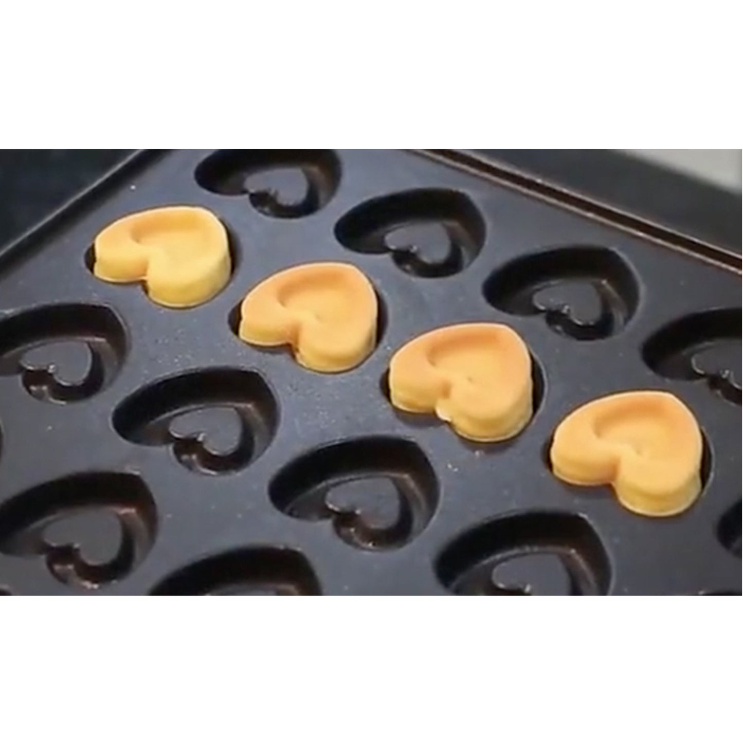 25 hole heart-shaped puff pastry maker